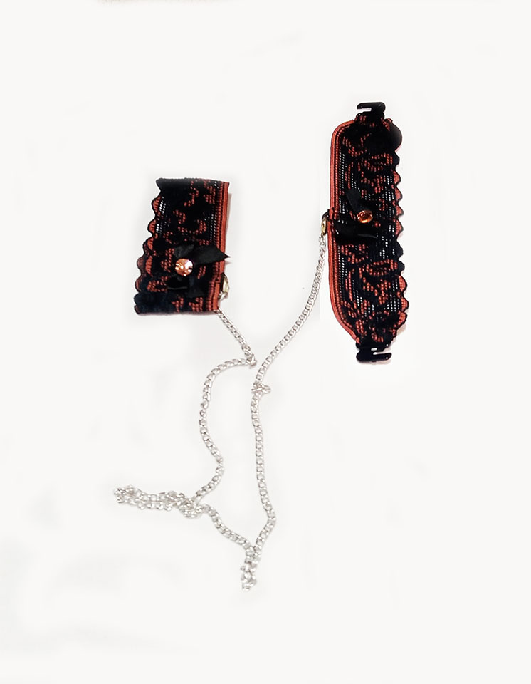 Menottes dentelle noir et brun